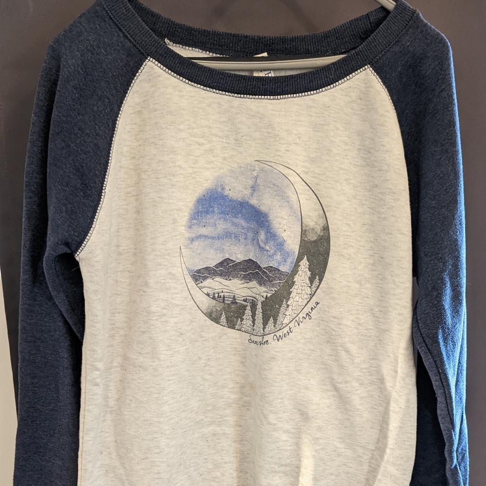 Snowshoe WV crew neck sweater women's large